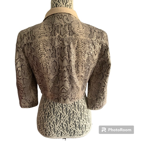 Blacky Dress Berlin Faux Snakeskin Cropped Blazer - Picture 4 of 15